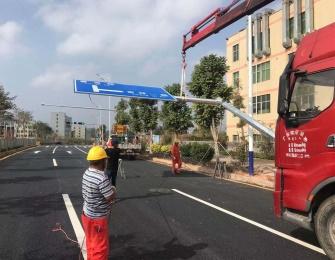 坪山西環(huán)路標牌標桿工程